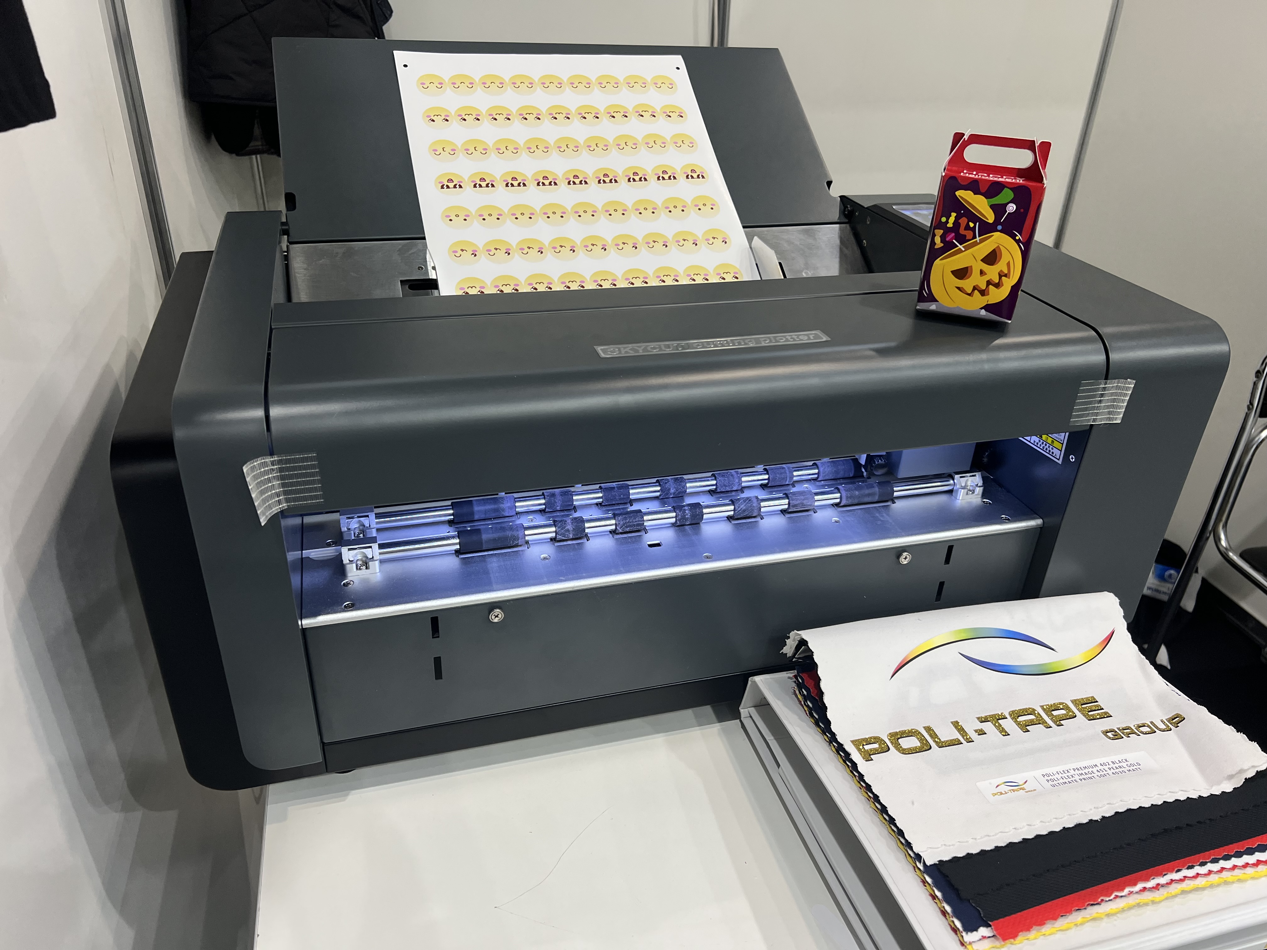 Ріжучий плотер SkyCut A3 MAX 4 PRO з Wi-Fi та автоподачею — різання і бігування за 1 прохід